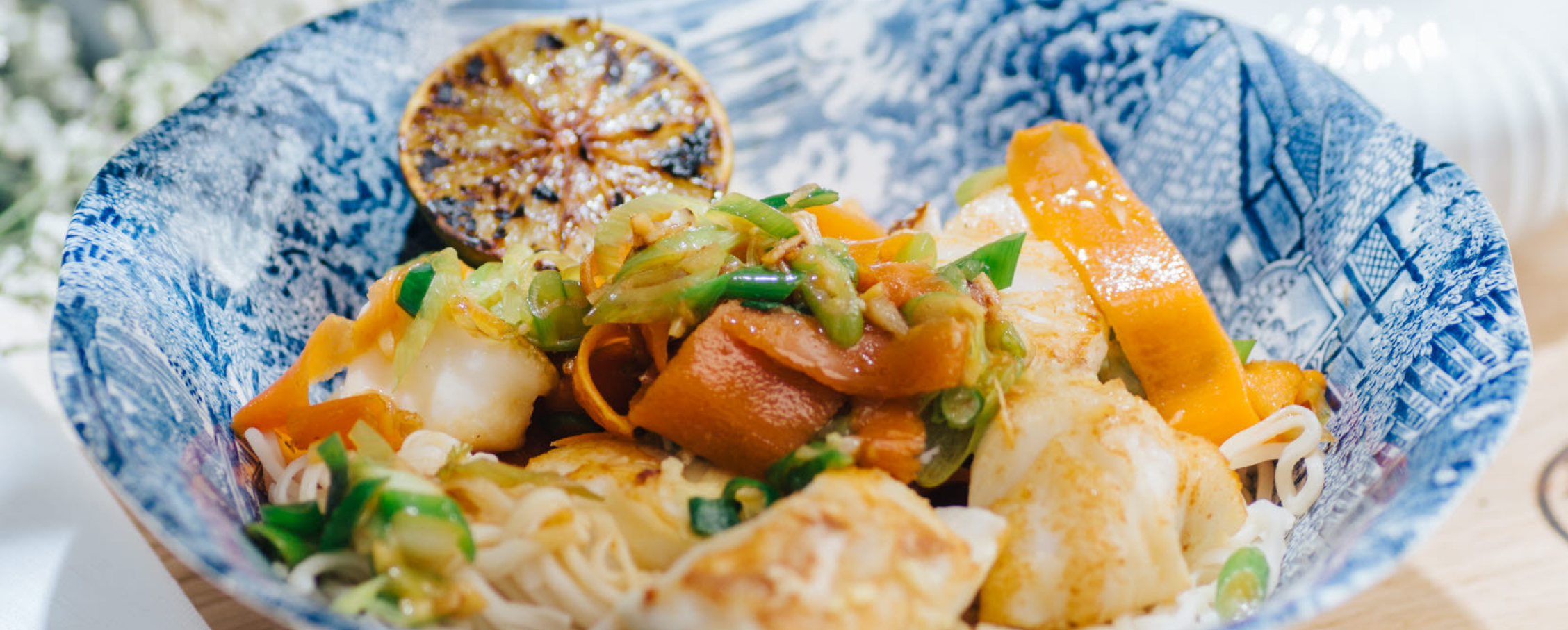 Pastasalat med laks og dressing av Q Crème Fraîche